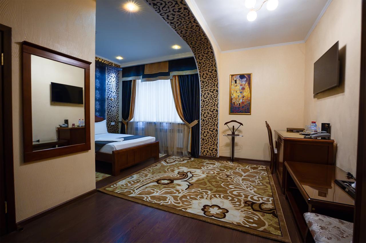Salut Hotel Almaty Exterior photo